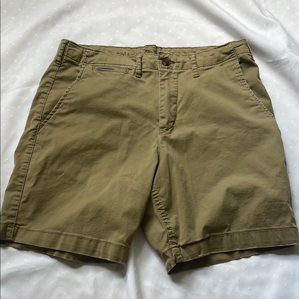 American Eagle Men’s 7” Flex khaki shorts in Tan